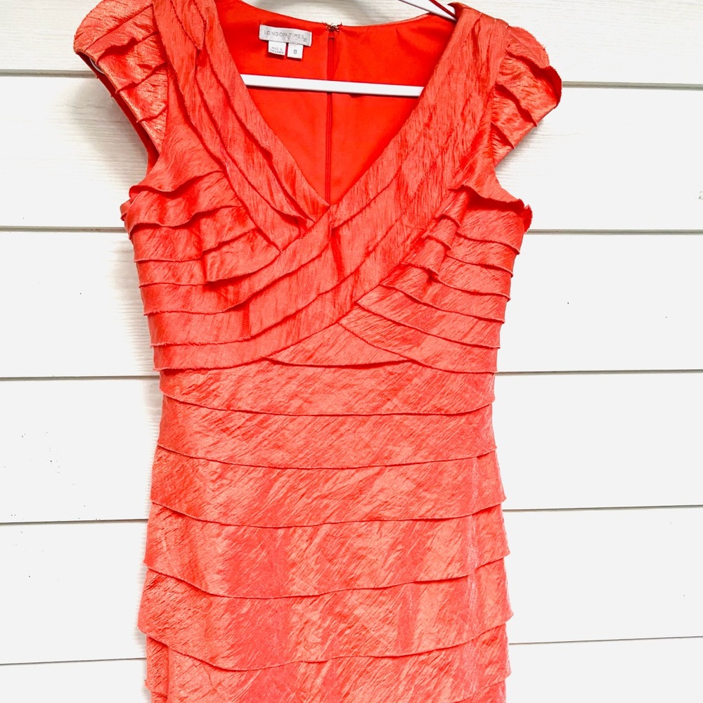 🌻 London Times Coral shimmer knee length dress, good condition, size 8